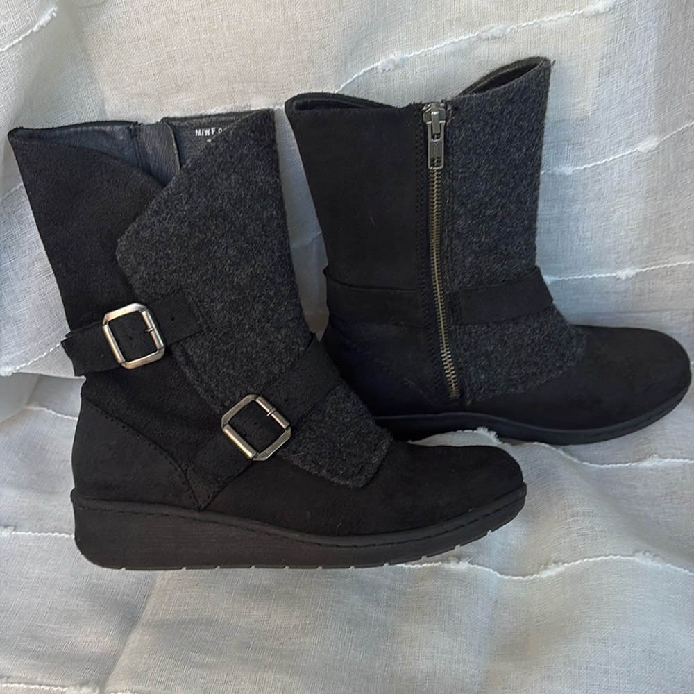 Women’s Born black and gray felted leather boots size 7.5